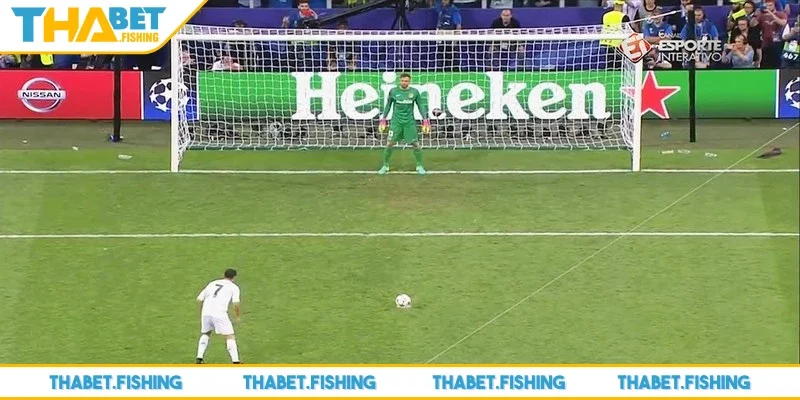 Penalty - Hướng dẫn cho người mới theo dõi bóng đá 3 Một đội bóng sẽ được hưởng quả phạt đền khi một trong các lỗi nghiêm trọng